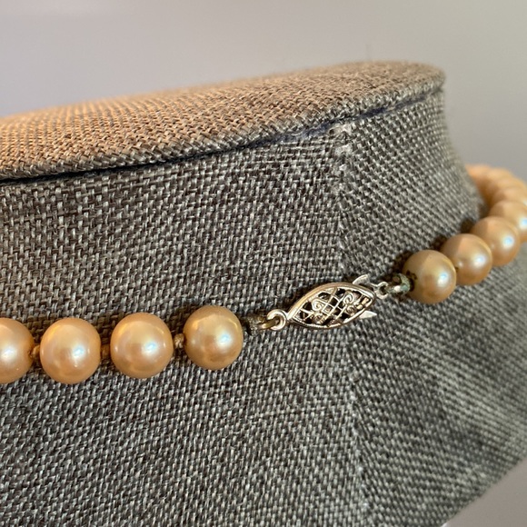 VTG Hand-tied Pearl Necklace - Picture 4 of 5